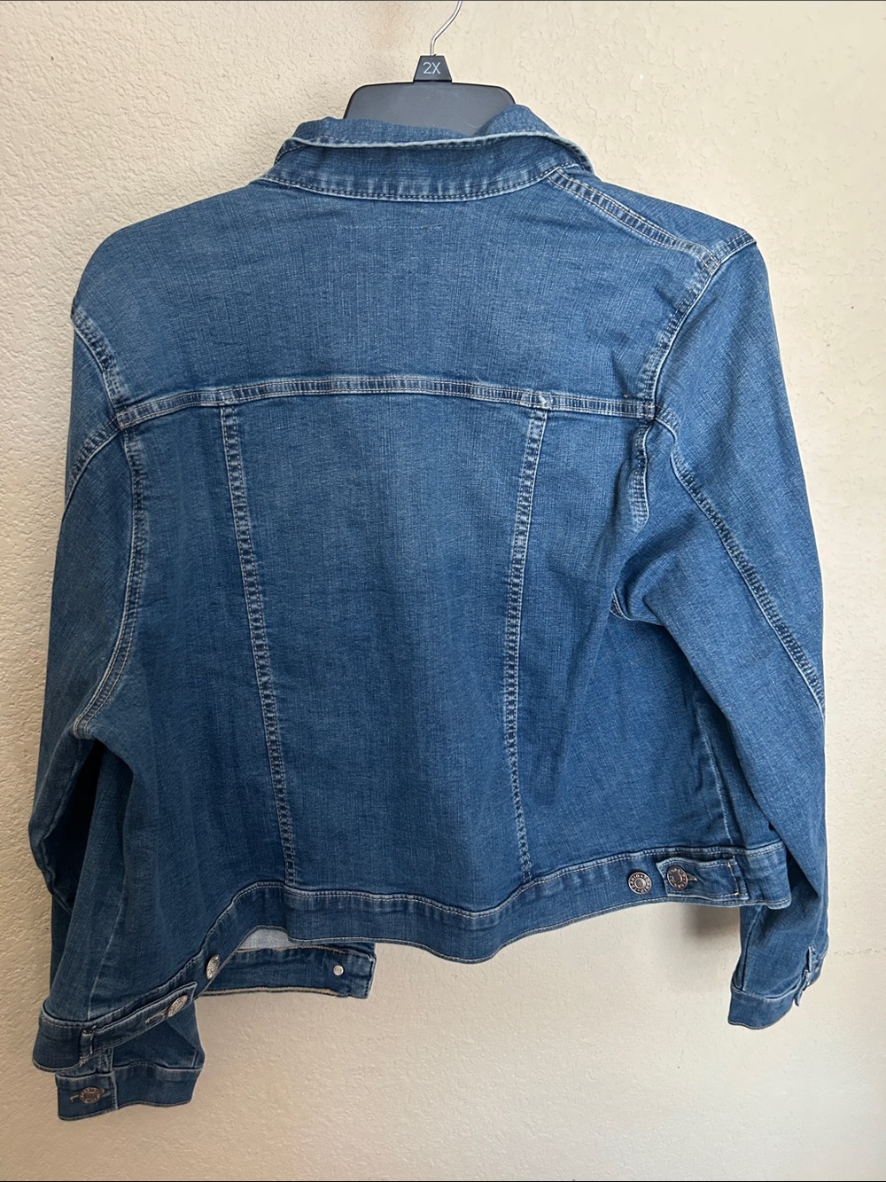 torrid Blue Denim Trucker Jacket with Tag - Picture 7 of 7